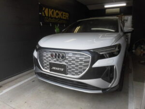 アウディーQ5e-tron・大阪☆スピーカー交換・DSPプロセッサー取り付け